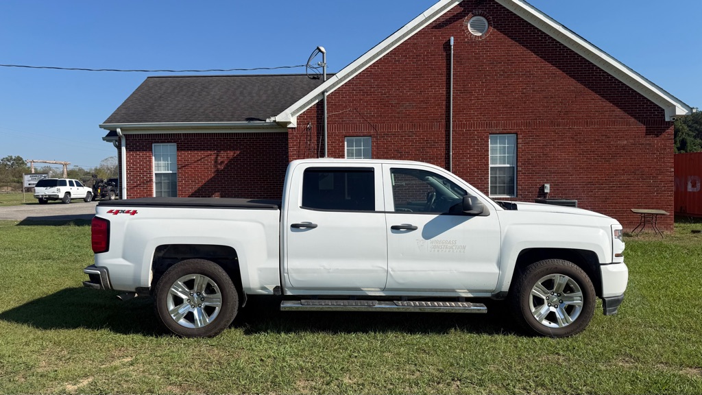 Photo 3 of this CHEVROLET SILVERADO 1500