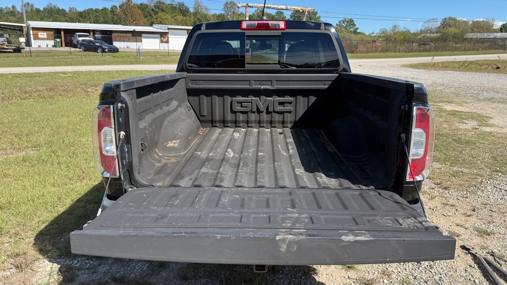 Photo 5 of this GMC CANYON