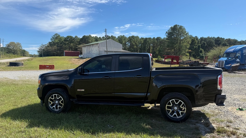 Photo 7 of this GMC CANYON