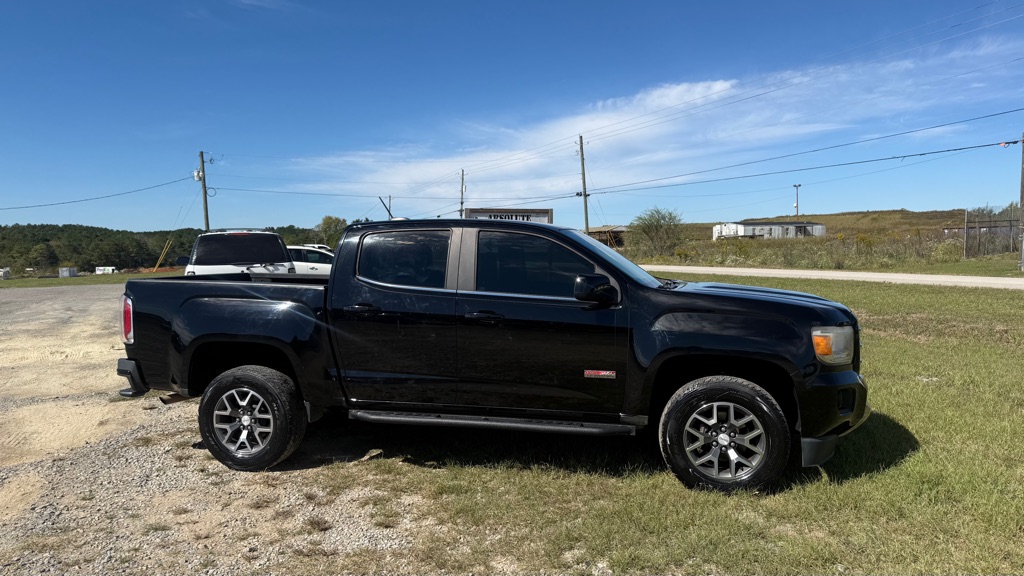 Photo 2 of this GMC CANYON
