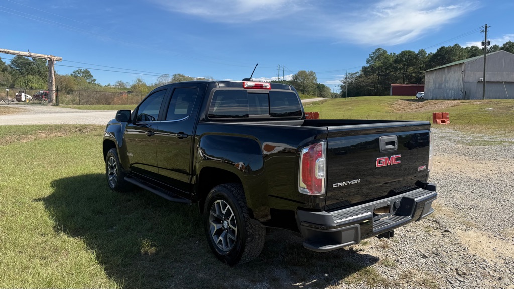 Photo 6 of this GMC CANYON