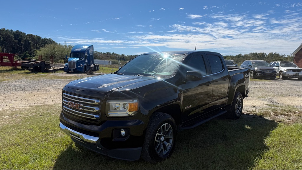 Photo 8 of this GMC CANYON
