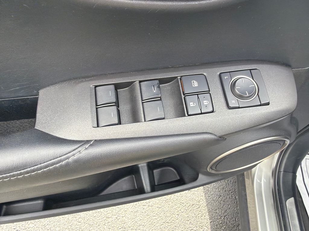 Photo 19 of this LEXUS NX 200T