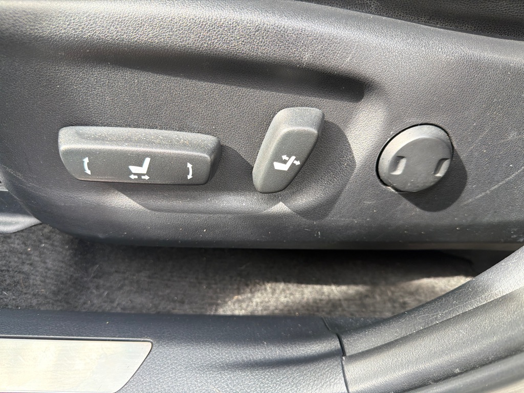 Photo 18 of this LEXUS NX 200T
