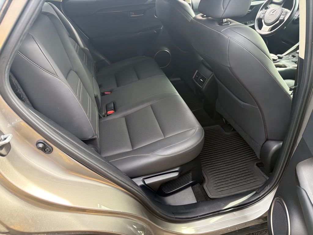 Photo 7 of this LEXUS NX 200T