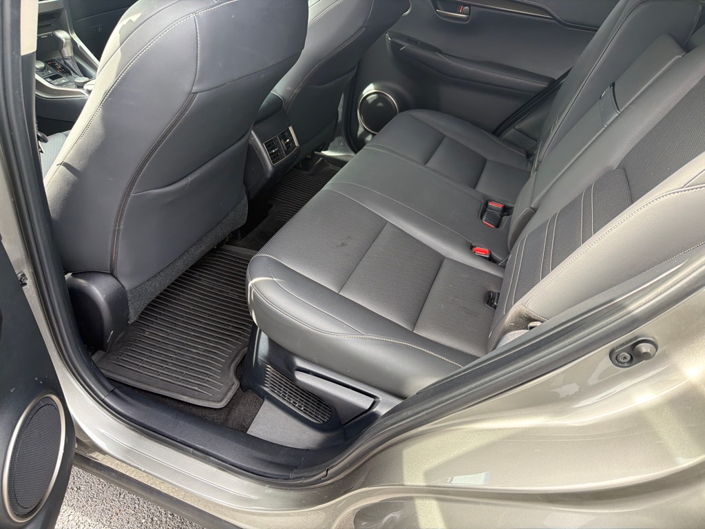 Photo 14 of this LEXUS NX 200T