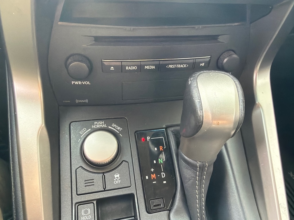 Photo 25 of this LEXUS NX 200T
