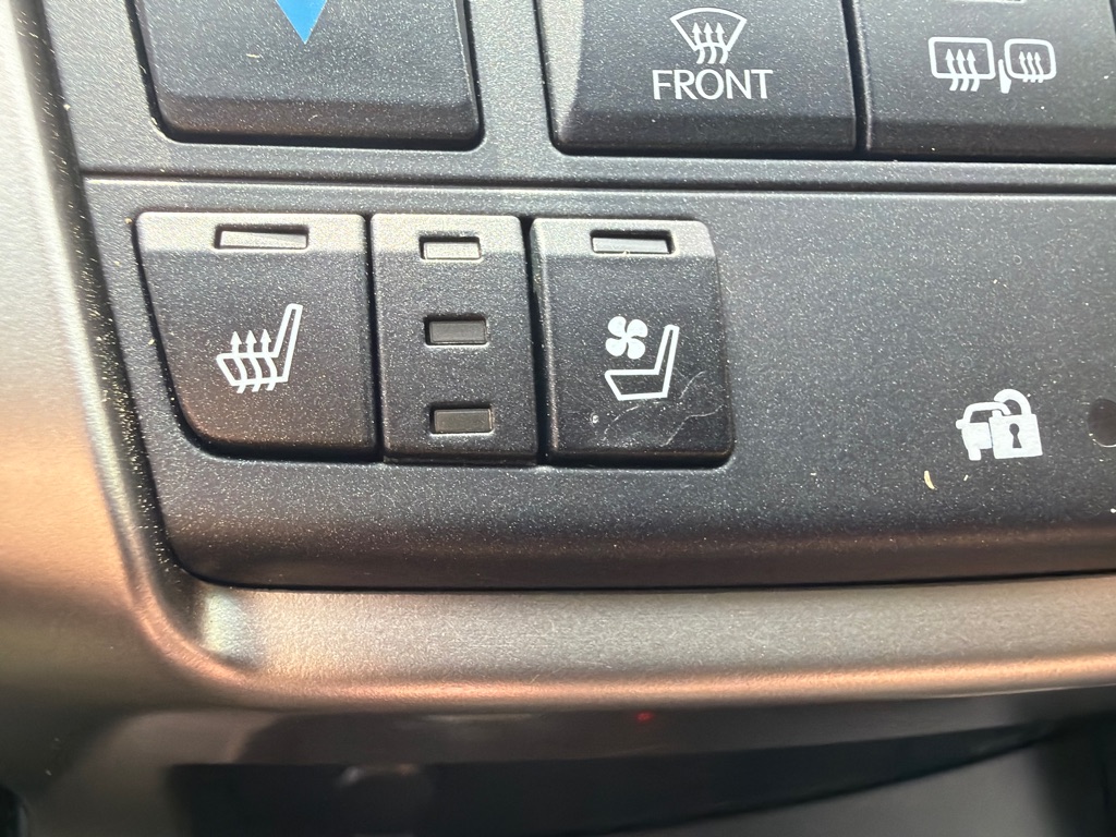 Photo 28 of this LEXUS NX 200T