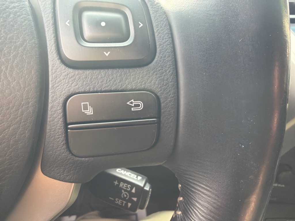 Photo 30 of this LEXUS NX 200T