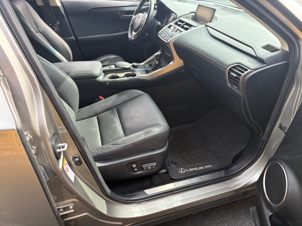 Photo 6 of this LEXUS NX 200T