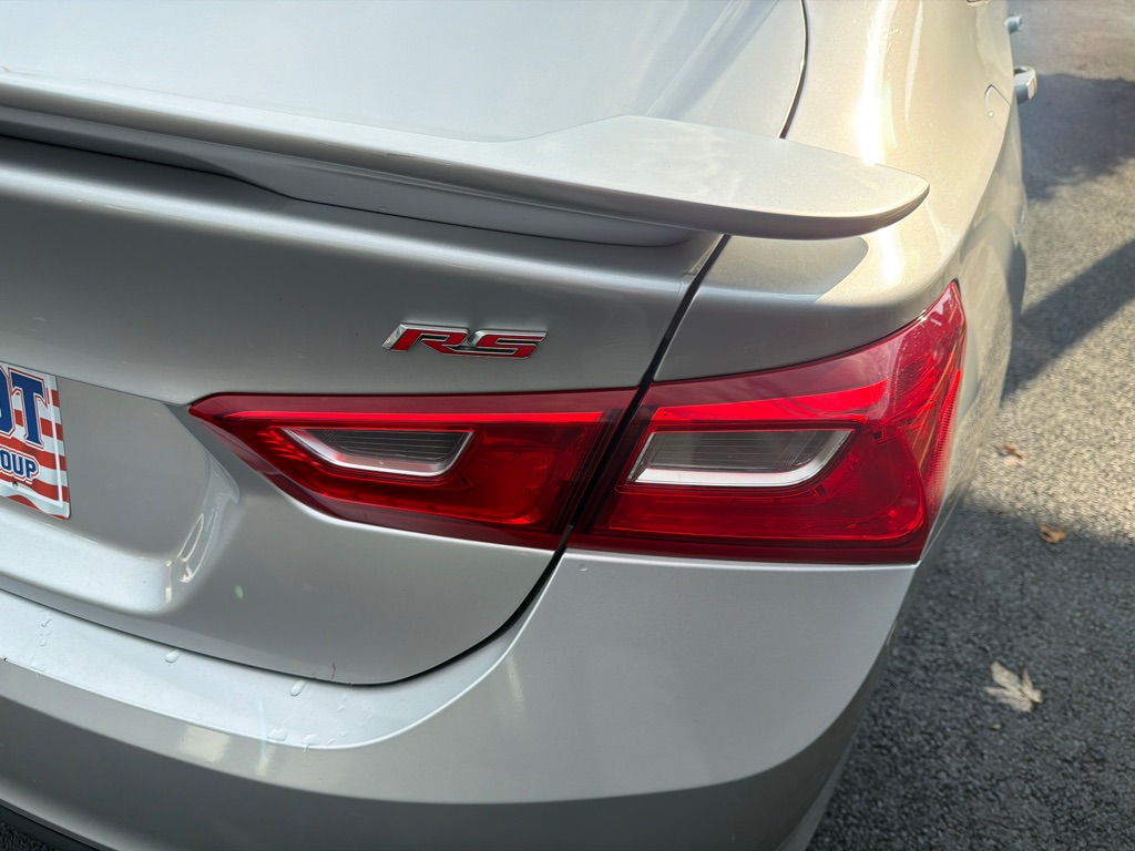 Photo 10 of this CHEVROLET MALIBU