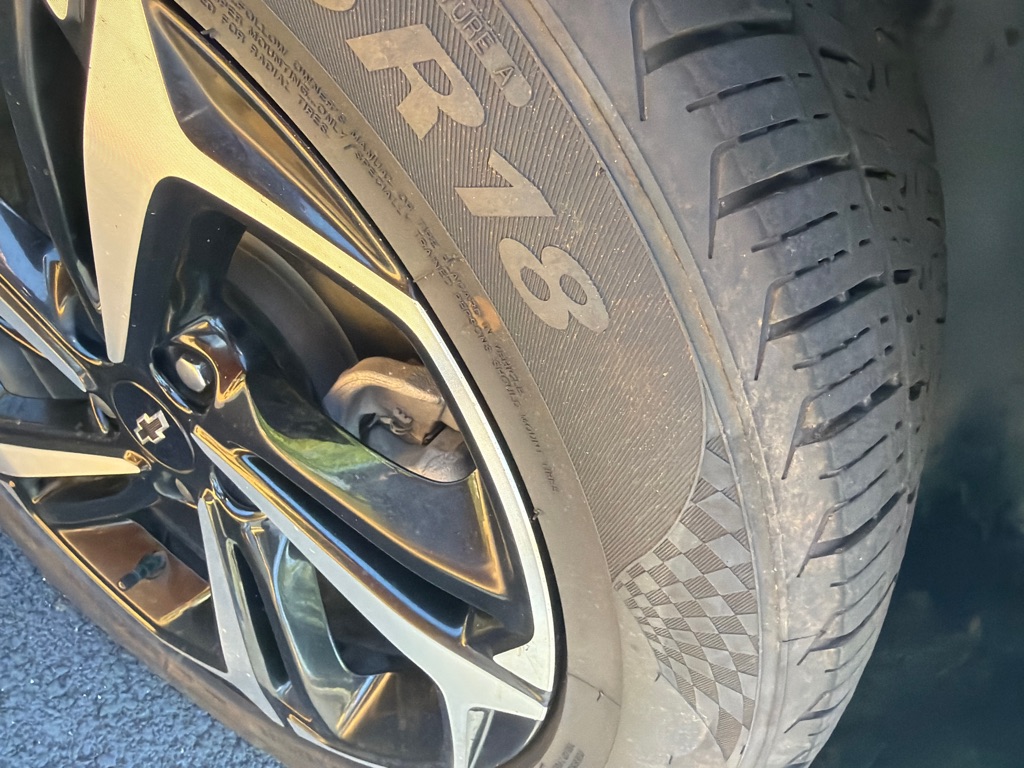 Photo 5 of this CHEVROLET TRAILBLAZER