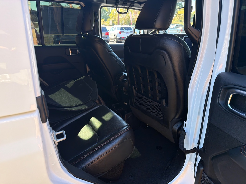 Photo 6 of this JEEP GLADIATOR