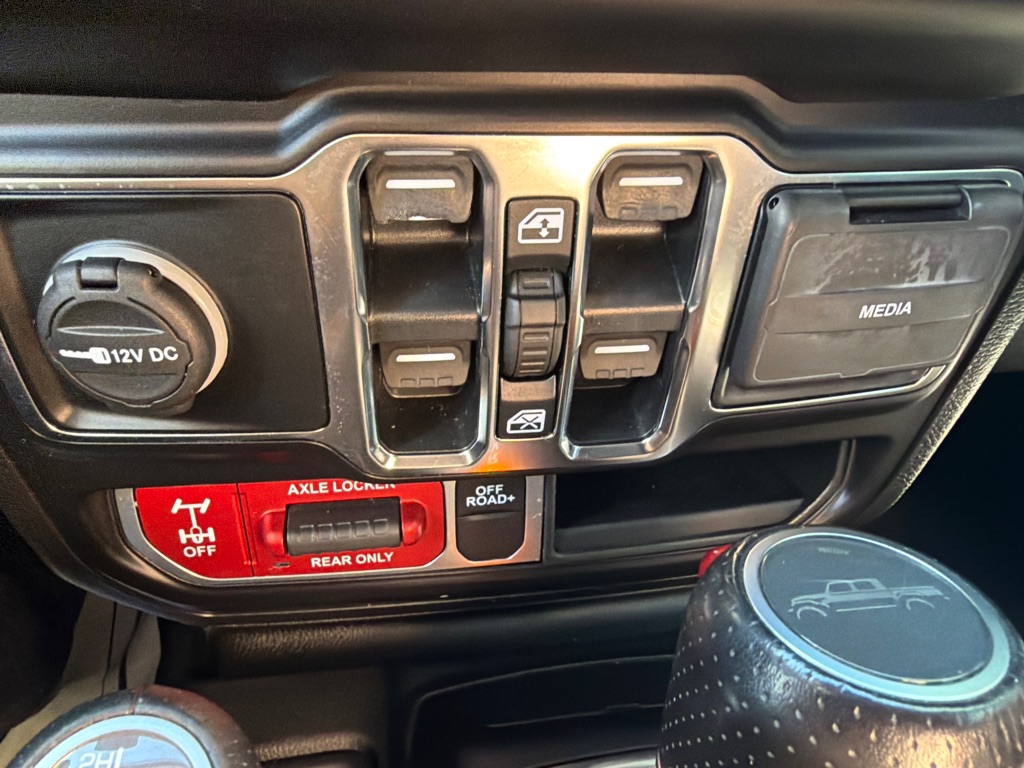 Photo 24 of this JEEP GLADIATOR