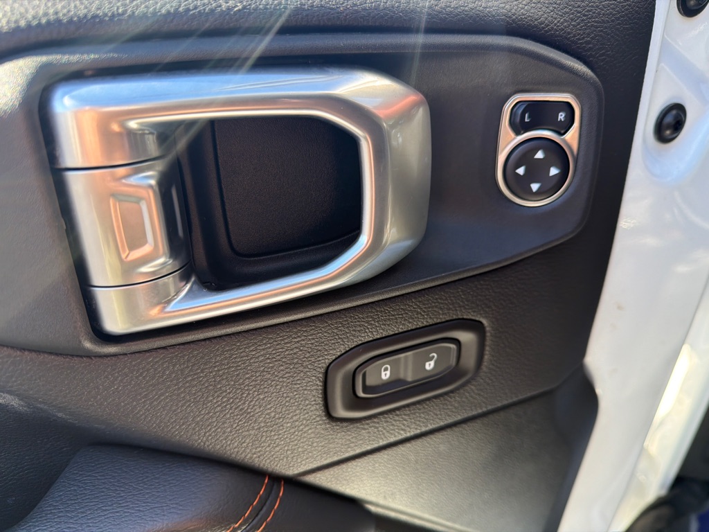 Photo 17 of this JEEP GLADIATOR