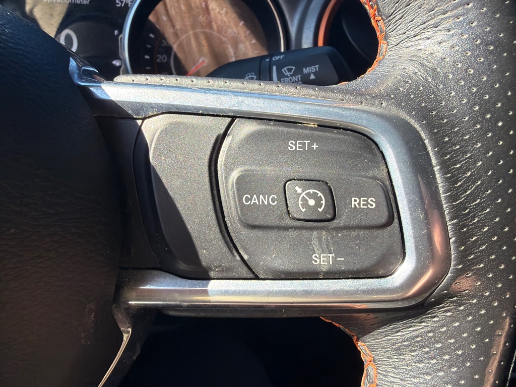 Photo 28 of this JEEP GLADIATOR