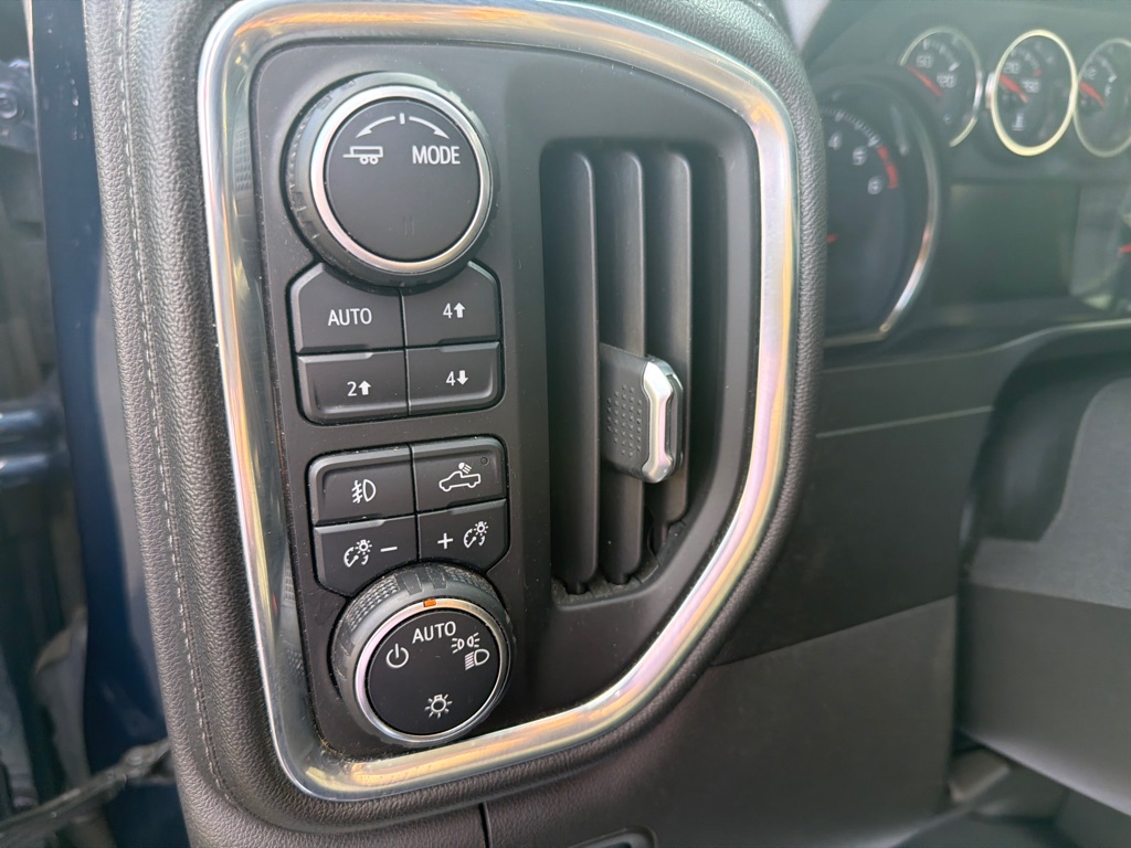 Photo 21 of this CHEVROLET SILVERADO 1500