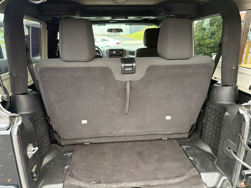 Photo 10 of this JEEP WRANGLER