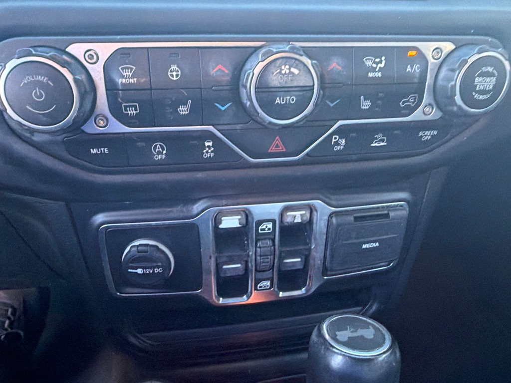Photo 24 of this JEEP WRANGLER UNLIMI