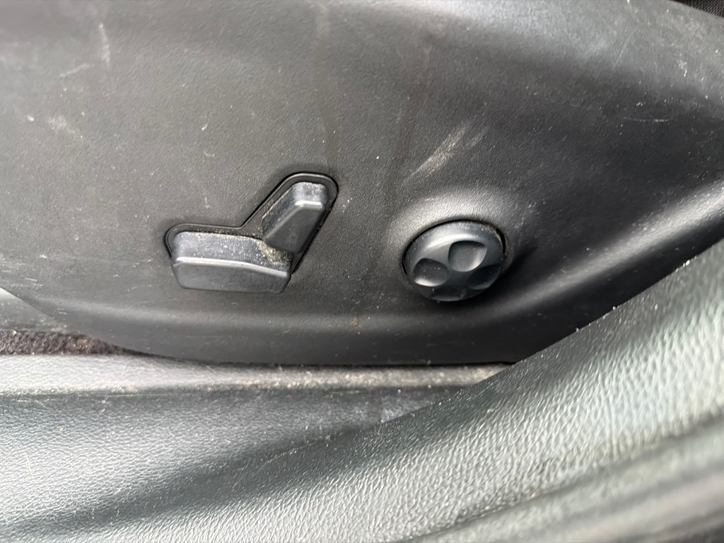 Photo 17 of this JEEP CHEROKEE