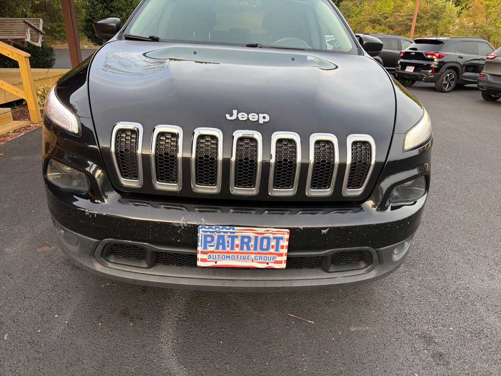 Photo 3 of this JEEP CHEROKEE