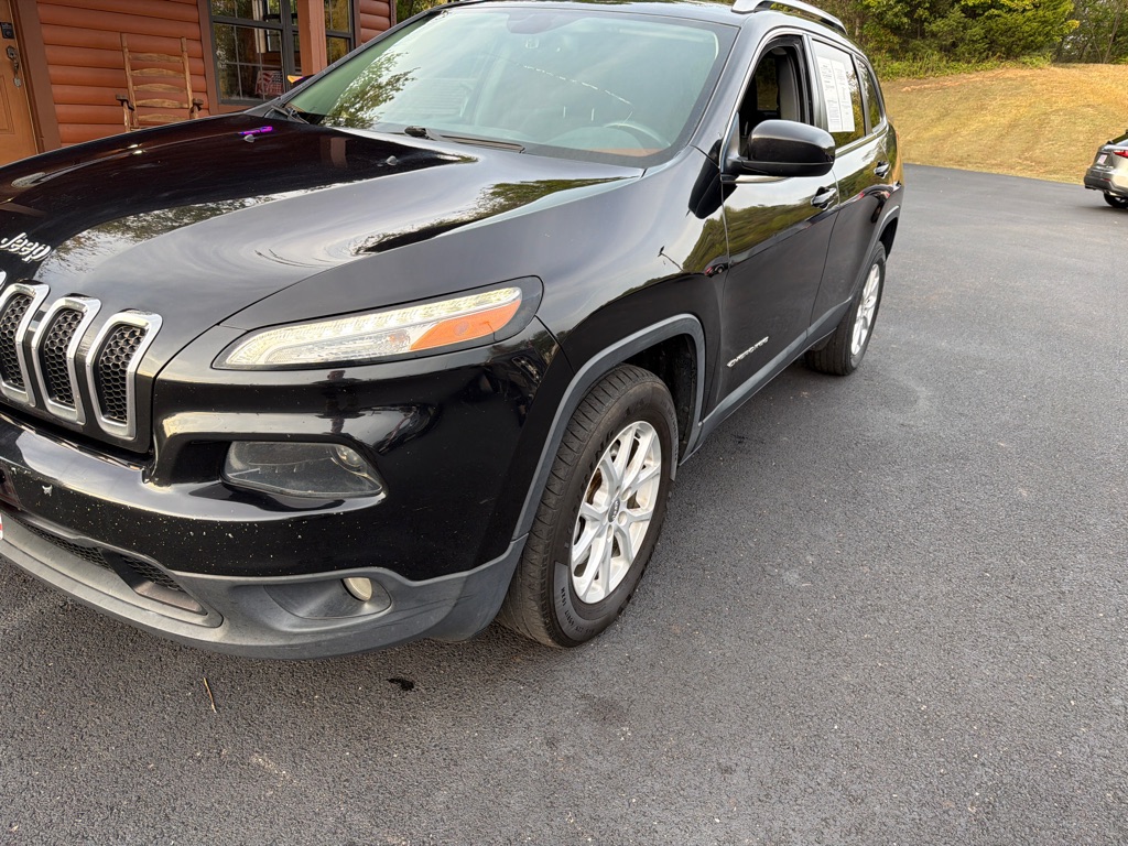 Photo 2 of this JEEP CHEROKEE