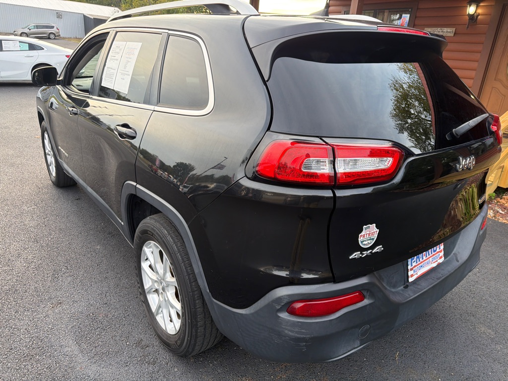 Photo 11 of this JEEP CHEROKEE