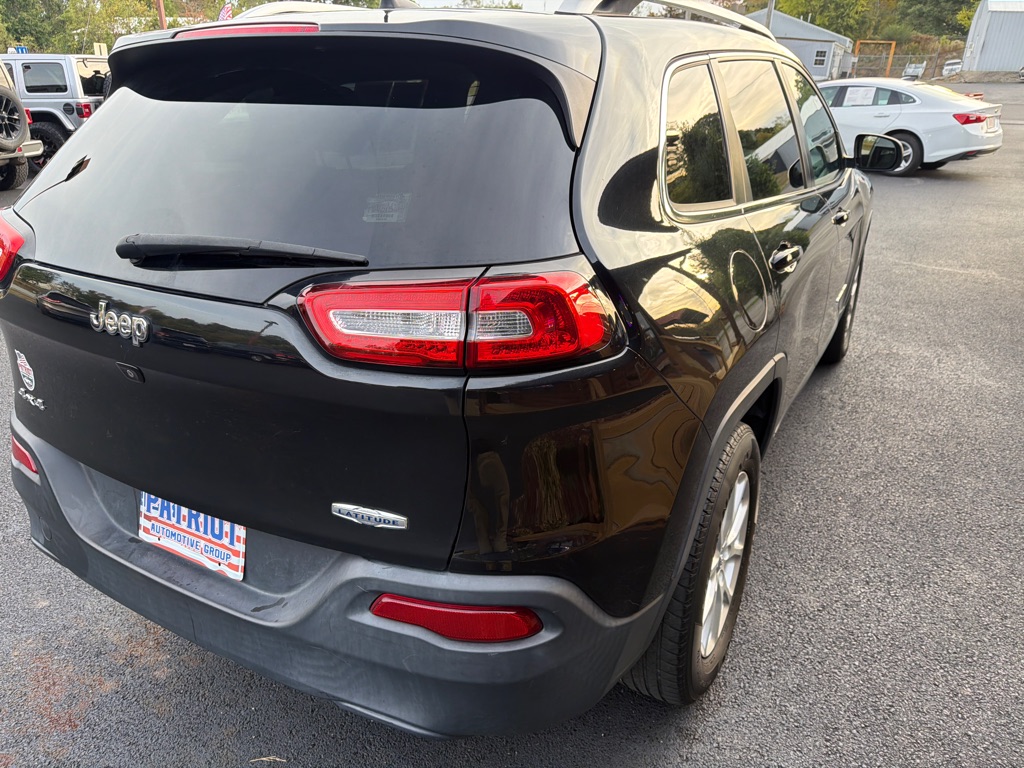Photo 9 of this JEEP CHEROKEE