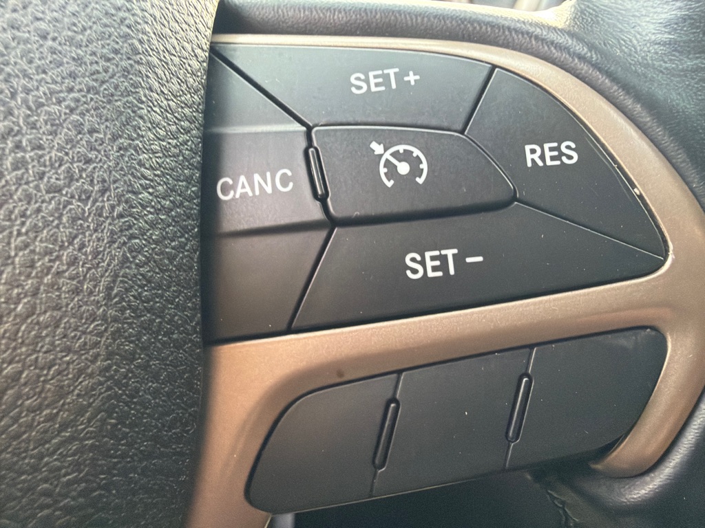 Photo 23 of this JEEP CHEROKEE
