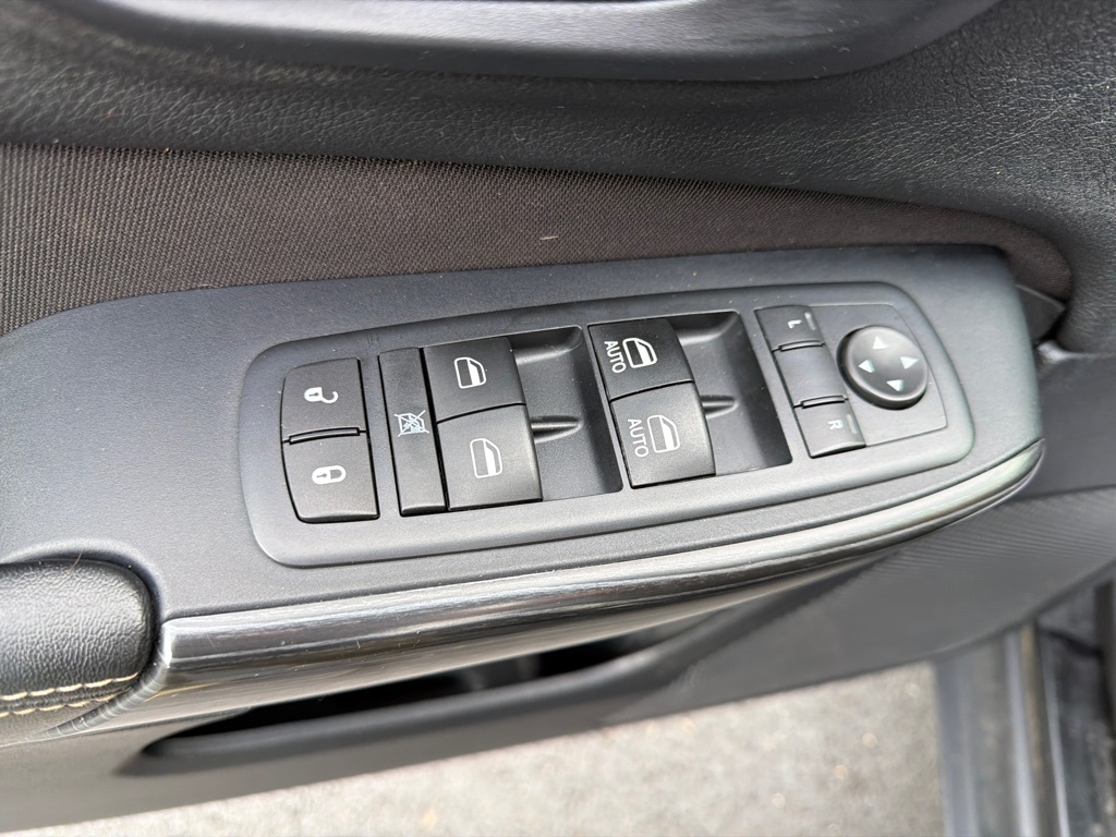 Photo 16 of this JEEP CHEROKEE