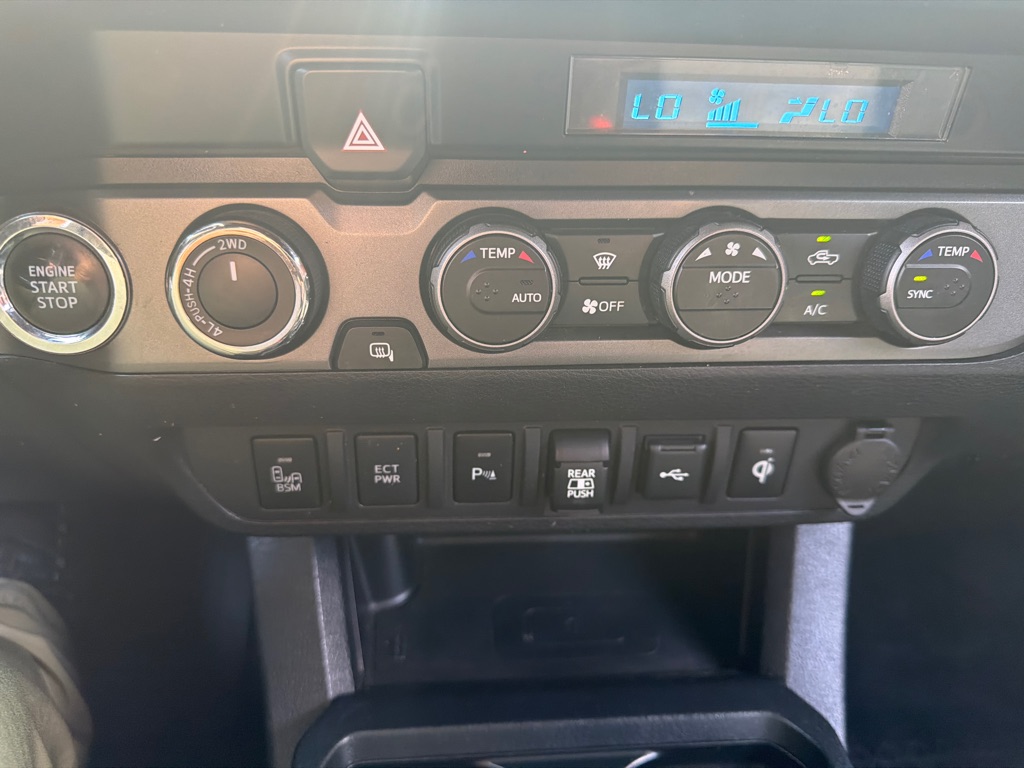 Photo 24 of this TOYOTA TACOMA