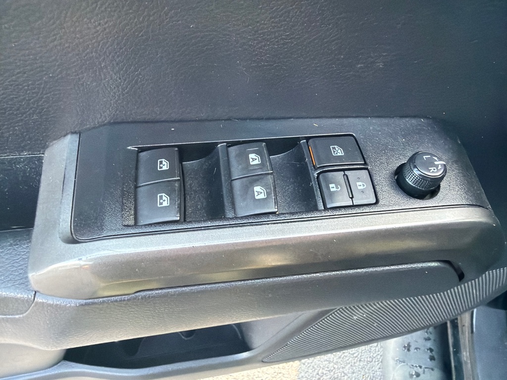 Photo 19 of this TOYOTA TACOMA