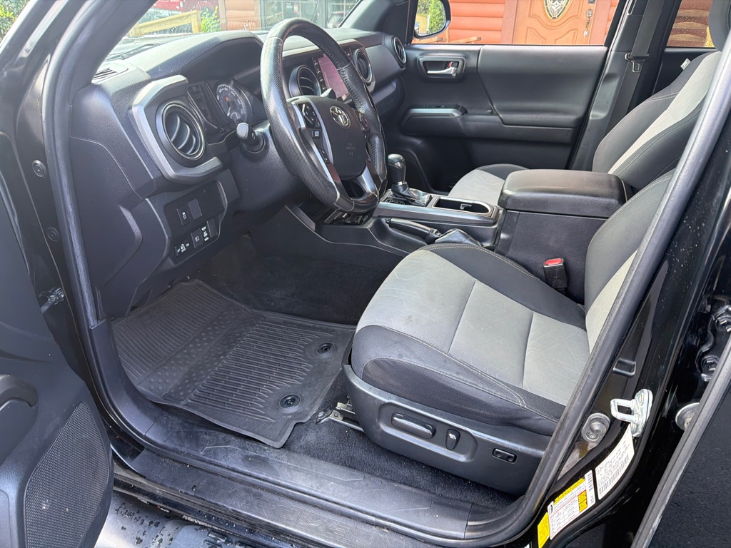 Photo 16 of this TOYOTA TACOMA