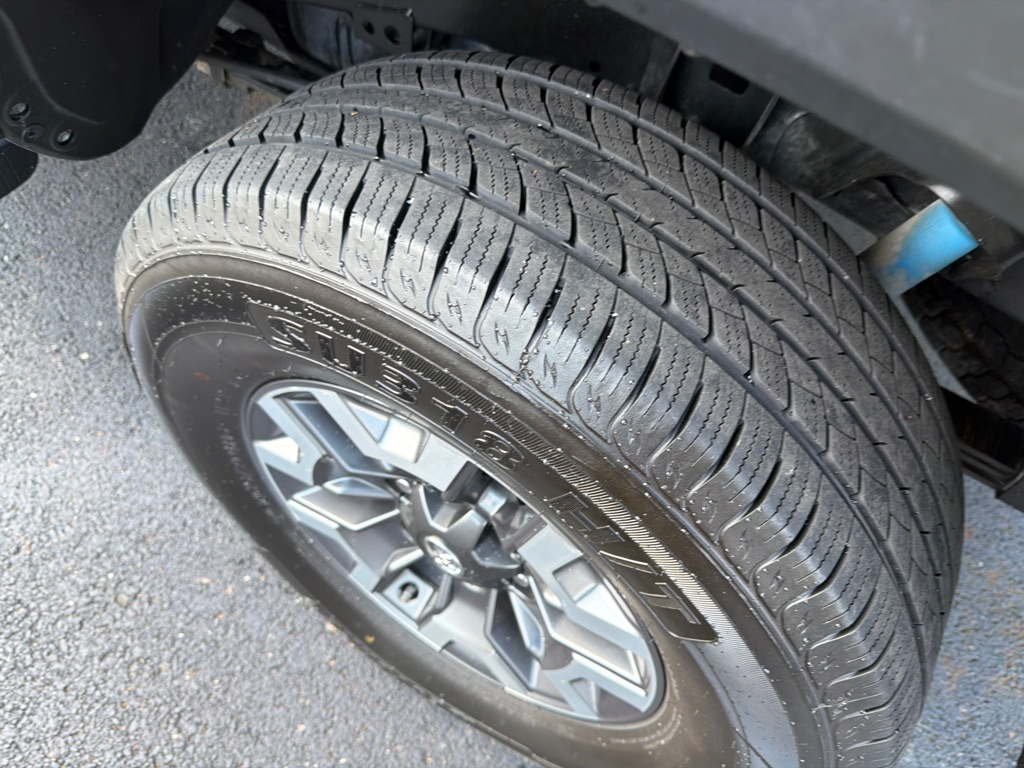 Photo 13 of this TOYOTA TACOMA