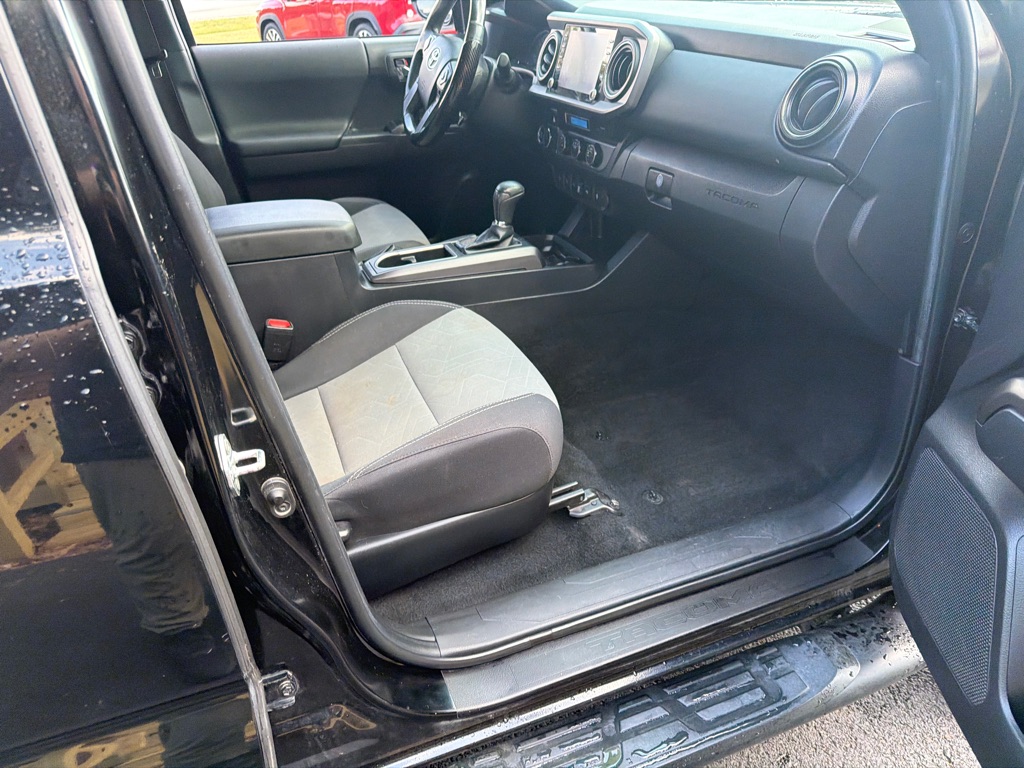 Photo 6 of this TOYOTA TACOMA
