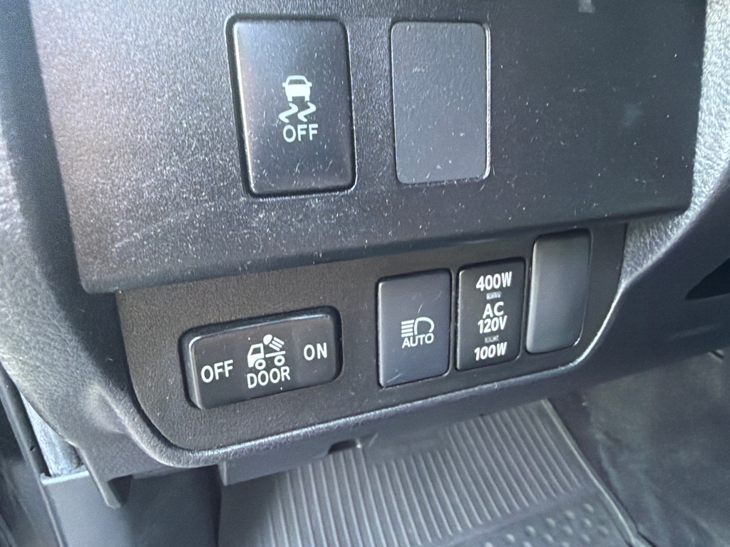 Photo 18 of this TOYOTA TACOMA