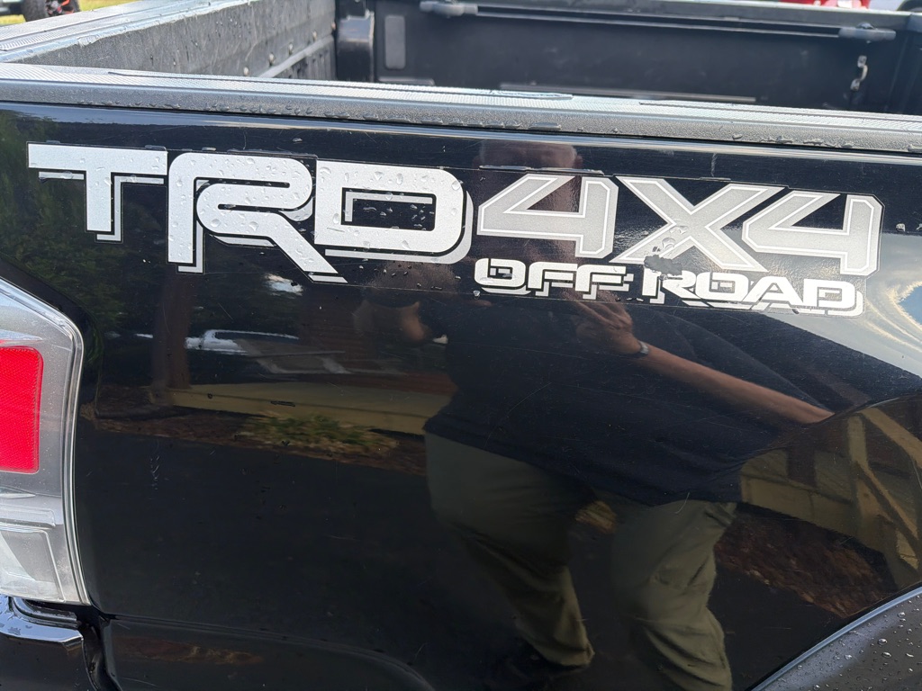 Photo 9 of this TOYOTA TACOMA