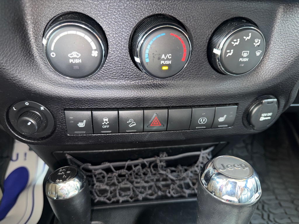 Photo 22 of this JEEP WRANGLER UNLIMI