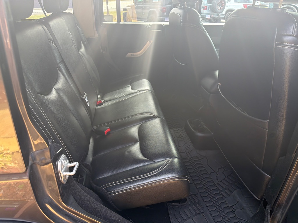 Photo 8 of this JEEP WRANGLER UNLIMI