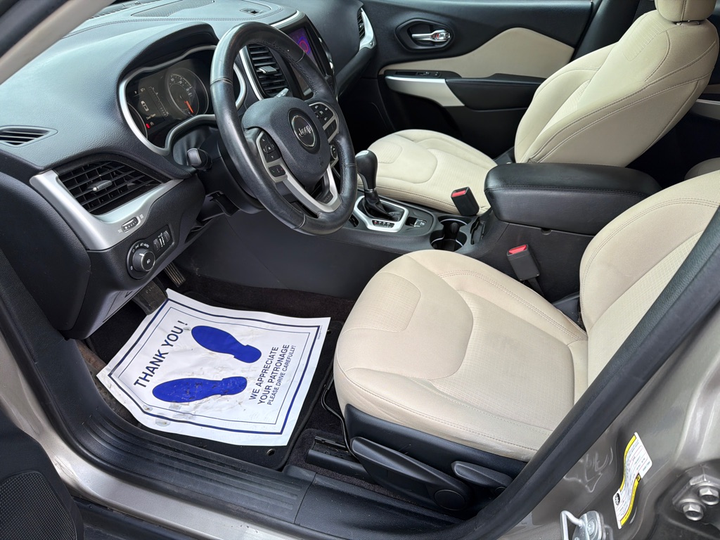 Photo 14 of this JEEP CHEROKEE
