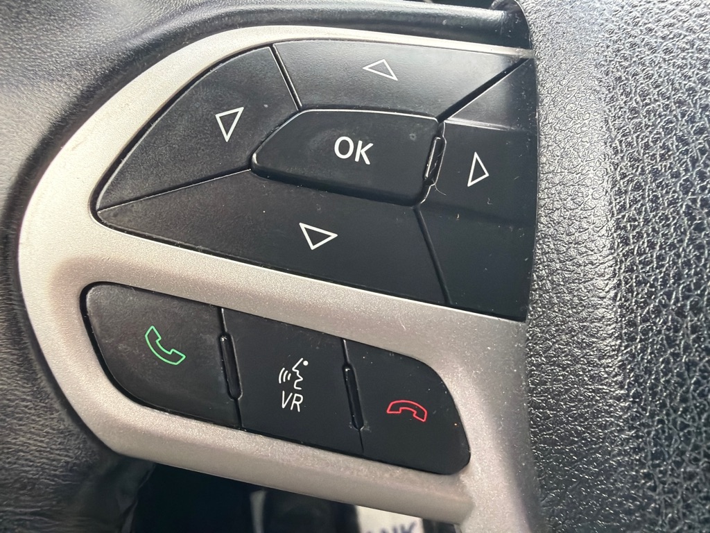 Photo 22 of this JEEP CHEROKEE