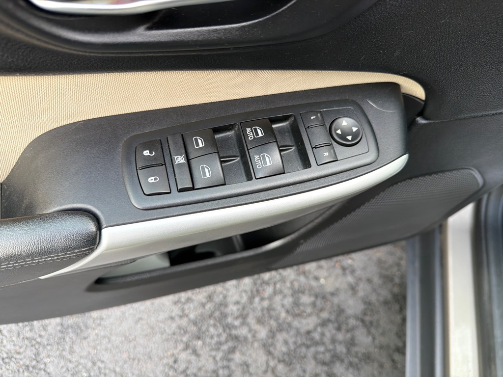 Photo 15 of this JEEP CHEROKEE