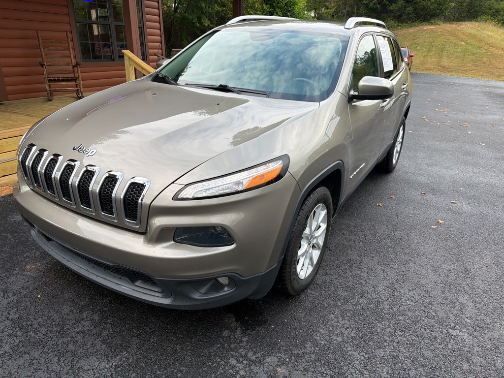 Photo 2 of this JEEP CHEROKEE
