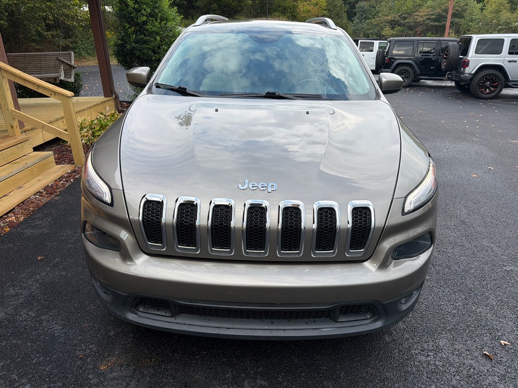 Photo 3 of this JEEP CHEROKEE