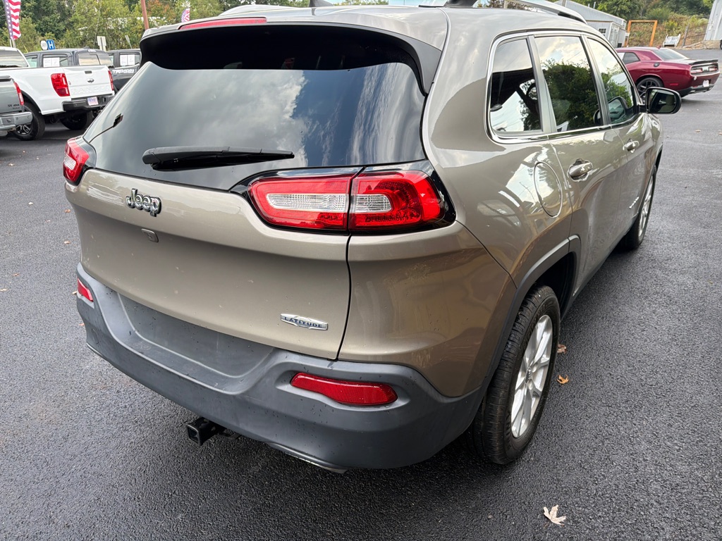 Photo 9 of this JEEP CHEROKEE