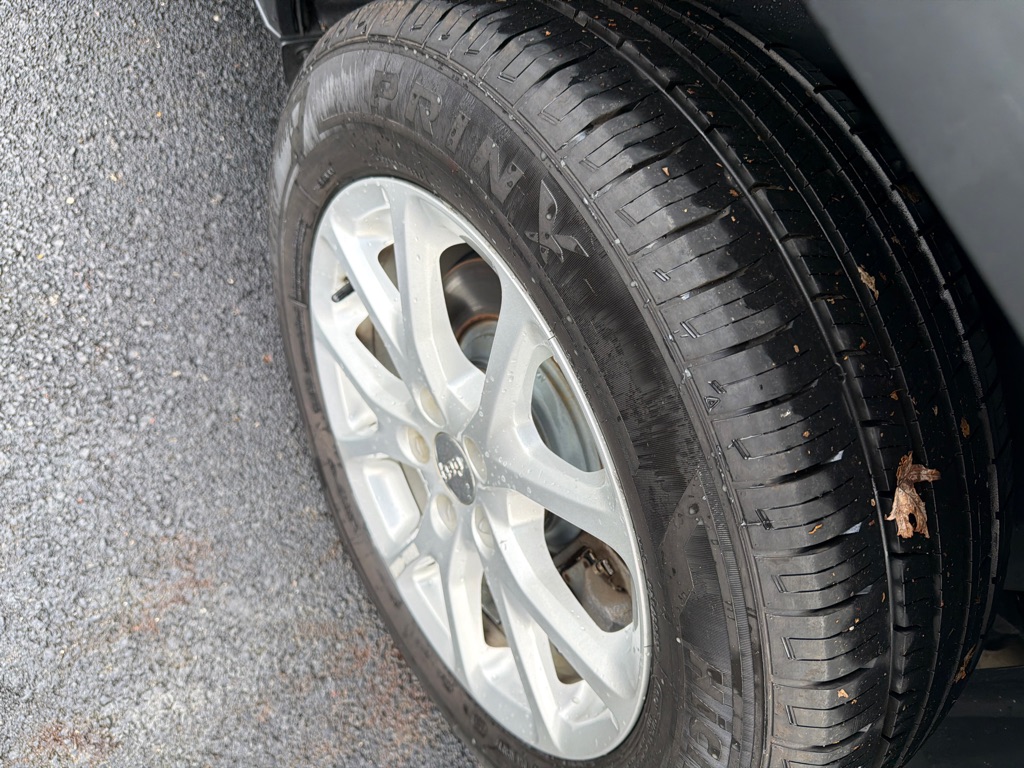 Photo 11 of this JEEP CHEROKEE