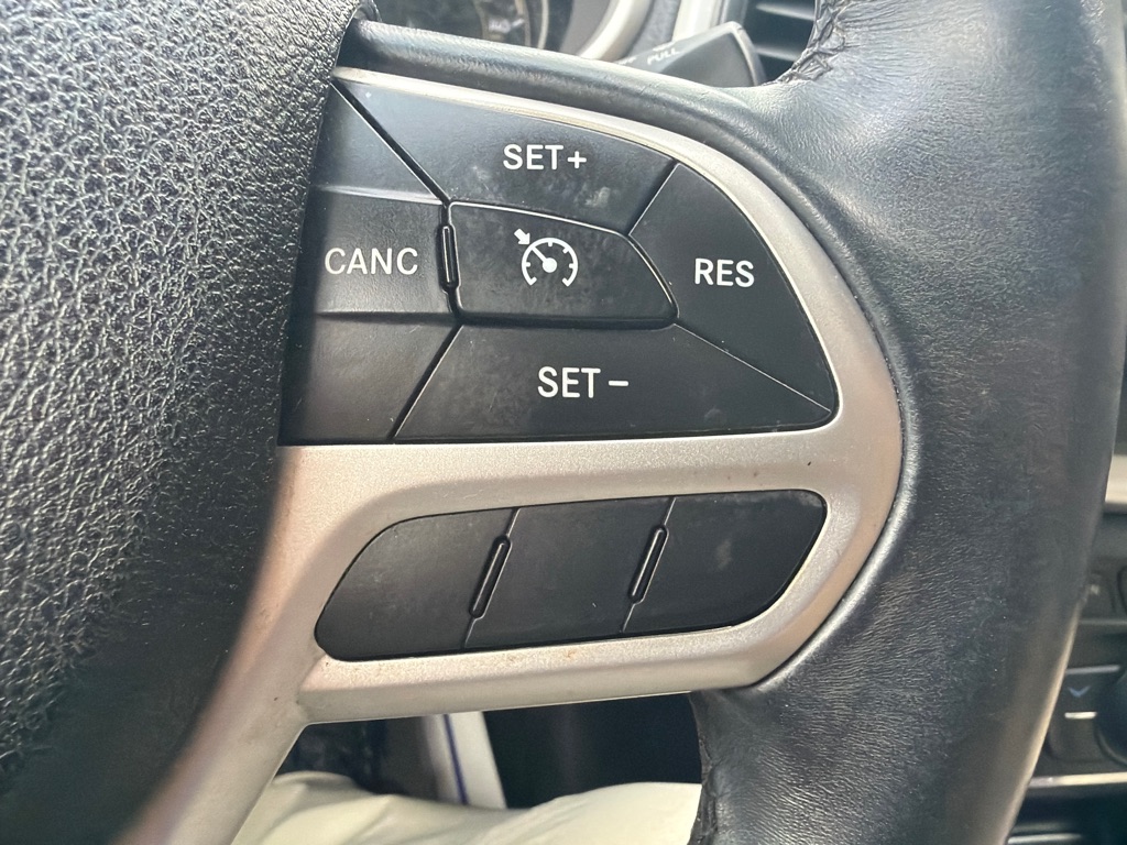 Photo 21 of this JEEP CHEROKEE