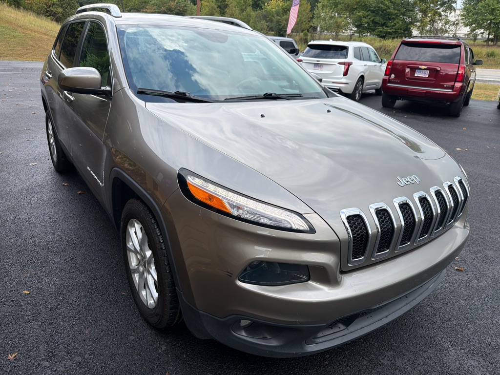 Photo 4 of this JEEP CHEROKEE