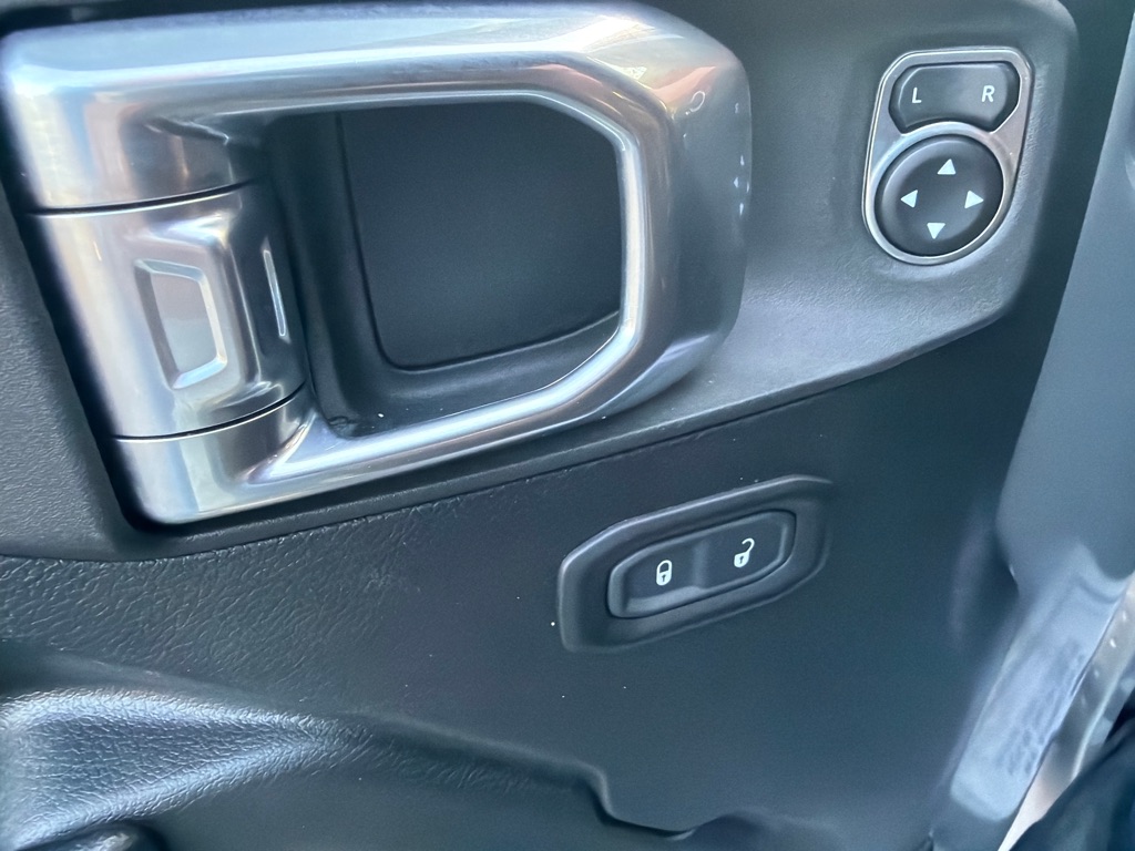 Photo 18 of this JEEP WRANGLER UNLIMI