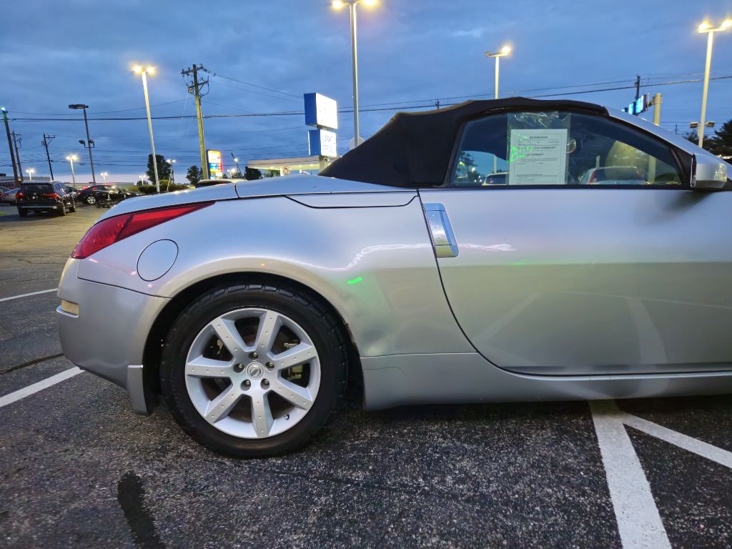 Photo 19 of this NISSAN 350Z